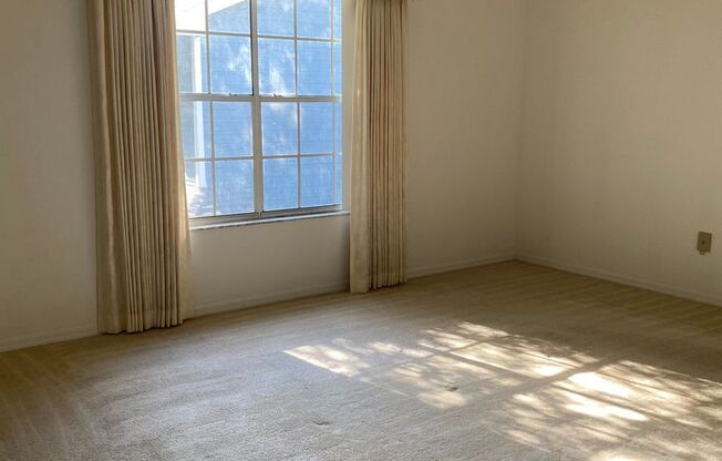 Spacious 3 Bedroom's, 2.5 bath condo in Lakeview Village.