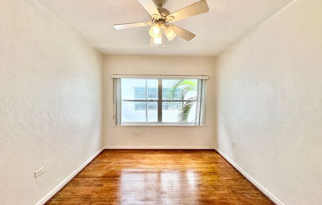 Close to Lincoln & the beaches: 1bed/1bath in quiet Art Deco buiding available now @ $ 1,850.00 / monthly!
