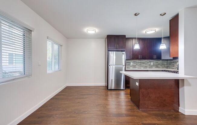 629 W Hyde Park Blvd.