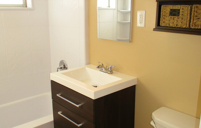 1 bed, 1 bath, 582 sqft, $1,995, Unit A10