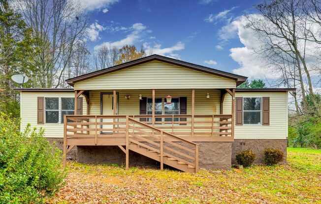 Beautiful 3 bedroom 2 bath manufactured home on 1.02 acres of land in Gastonia's 28056 zip code.