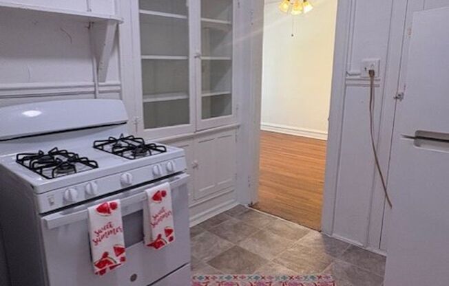 1 bed, 1 bath, 750 sqft, $1,325, Unit 218-7