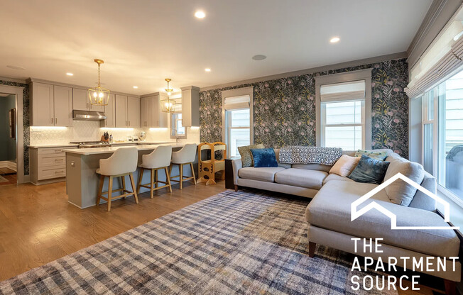 2156 W CUYLER AVE