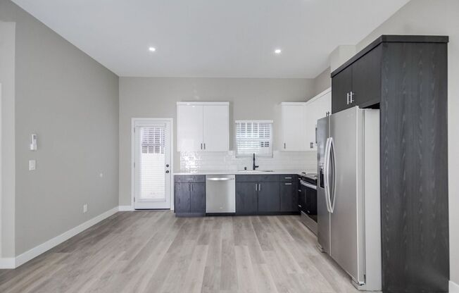 2 beds, 2 baths, 974 sqft, $3,195, Unit 4753-2