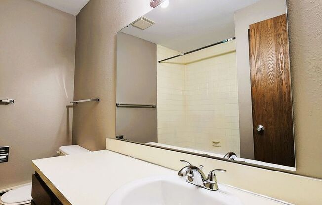 Studio, 1 bath, 440 sqft, $1,005, Unit 217