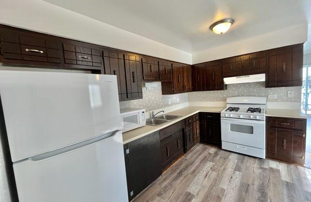 10602 OAK TREE DR
