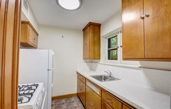 1 bed, 1 bath, $1,099