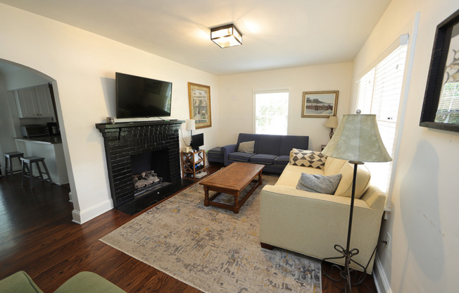 Updated ITB Home in Great Dixie Trail Location!