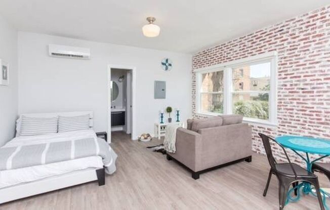 Studio, 1 bath, 350 sqft, $1,445, Unit 406