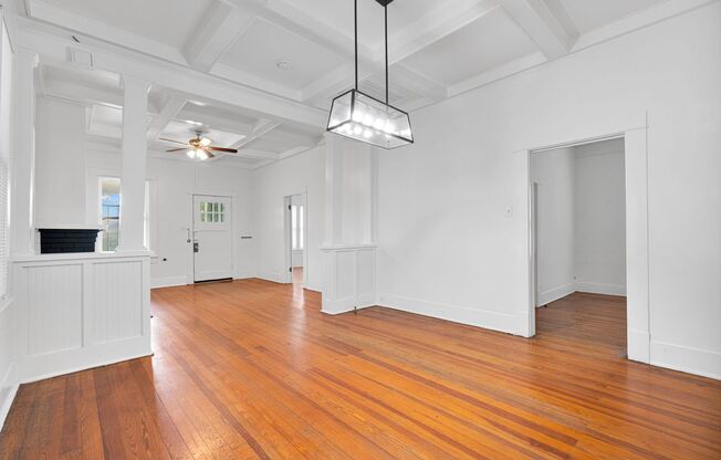 Charming 3 Bedroom  in Prime San Antonio Location – Available Now!