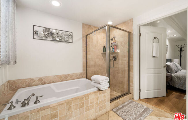 122 N CLARK DR