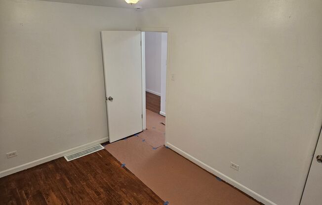 2 beds, 1 bath, $2,100