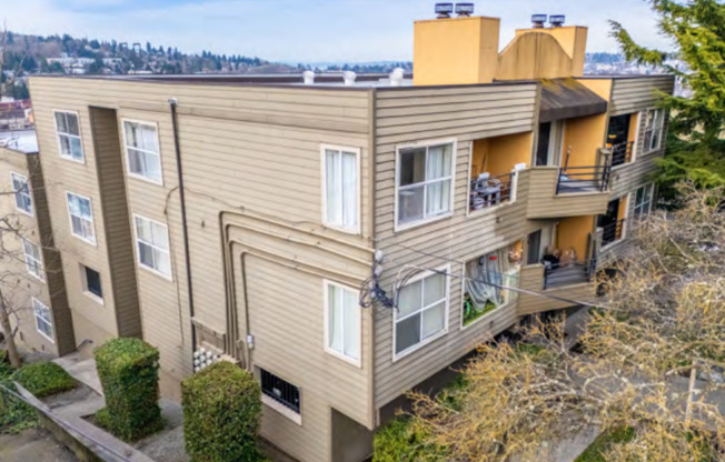 3425 14 AVE W