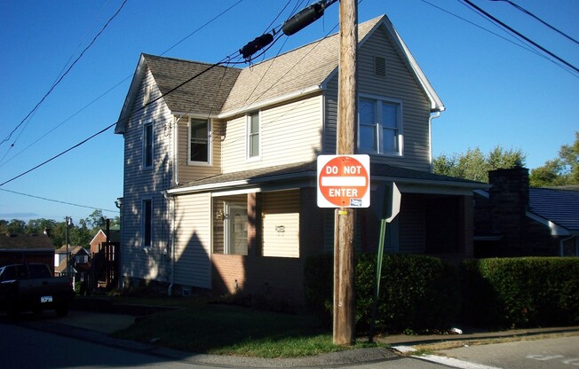 2 BR, 1 1/2 Bath, 2-Story Home for Rent - East McKeesport