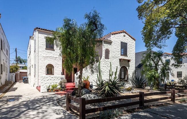 Beautifully Restored 3BR Miracle Mile Duplex | 1,725 SF | Near Metro D Line