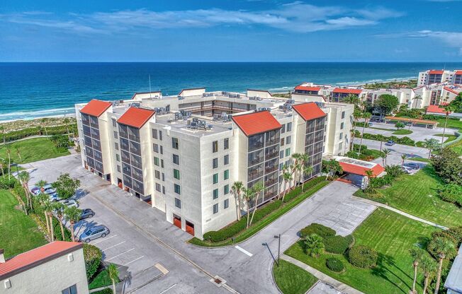 LUXURIOUS, RESORT STYLE, 2BR/2B CONDO LOCATED IN THE HIGHLY SOUGHT AFTER SEAPLACE COMMUNITY ON LONGBOAT KEY.