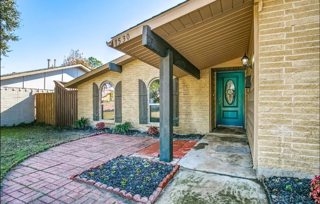 1530 CARNATION DR