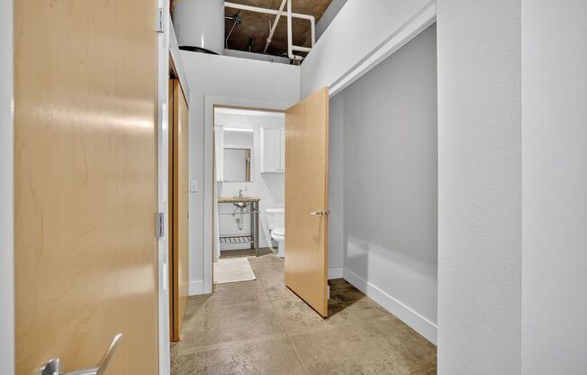 Studio, 1 bath, 610 sqft, $1,345, Unit 110-602