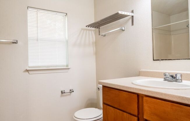 Studio, 1 bath, 360 sqft, $1,400, Unit B