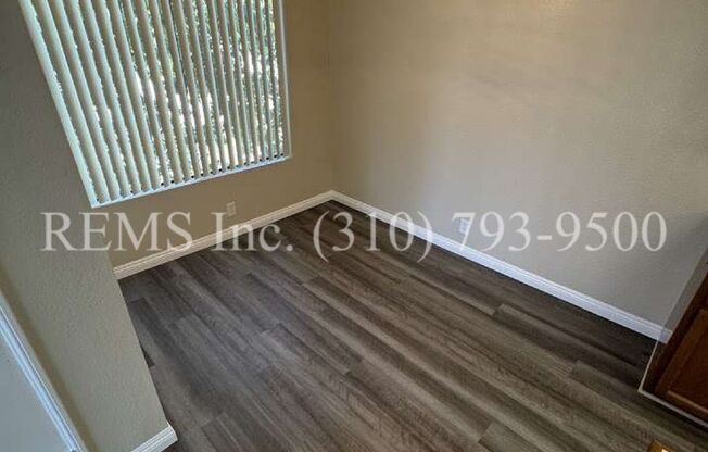 Renovated Upstairs Condo w/ Laundry and Balcony