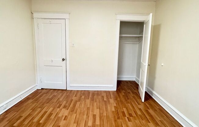 2 beds, 1 bath, $1,195, Unit G6