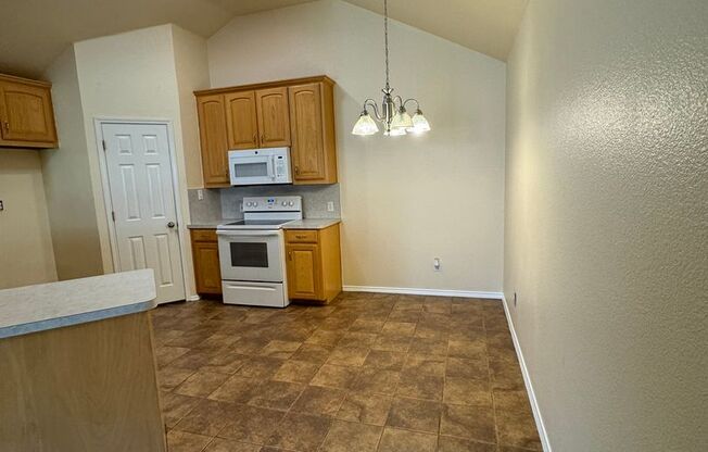 3 beds, 2 baths, $1,800, Unit 1202 Lindsey Lane Unit A