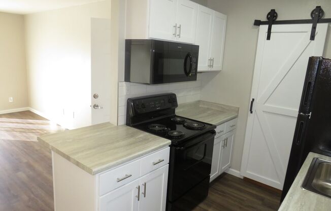 1 bed, 1 bath, 657 sqft, $1,179, Unit 330