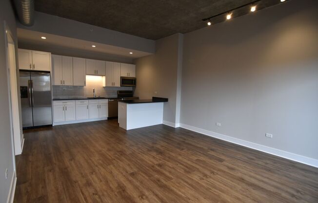 1 bed, 1 bath, 642 sqft, $3,300, Unit 3833-315