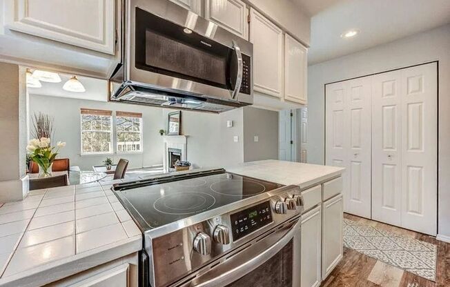 Cozy 2bd Bellevue condo