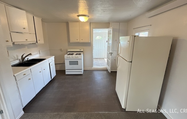 908 1/2 W CUCHARRAS ST
