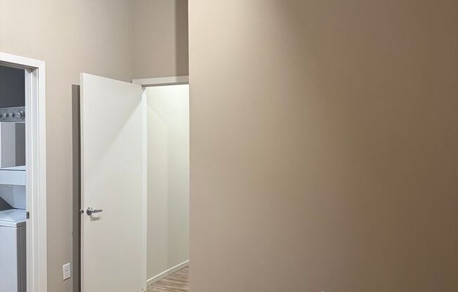 1 bed, 1 bath, 729 sqft, $1,225, Unit 403