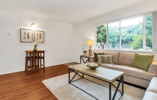 1 bed, 1 bath, 550 sqft, $1,295, Unit 37