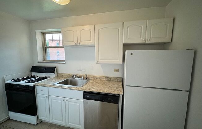 2 beds, 1 bath, $1,765, Unit 205D