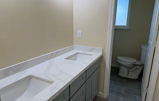 VACANT DOWNTOWN APARTMENT REDONE TO THE 10'S!!!