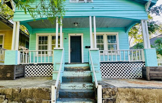 DOWNTOWN - 2 Bedroom - Big House! MOVE IN SPECIAL ~ $500 OFF!