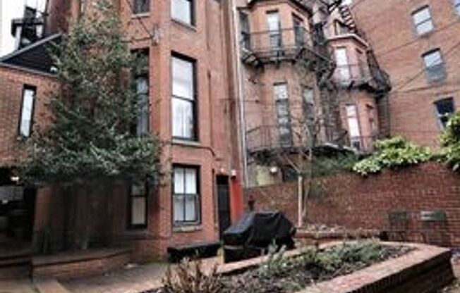 1619 Park Ave