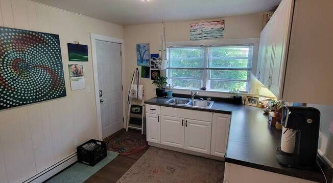 3 beds, 1 bath, 1,400 sqft, $1,600