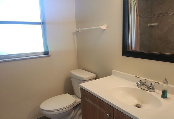 2 beds, 1 bath, $1,595