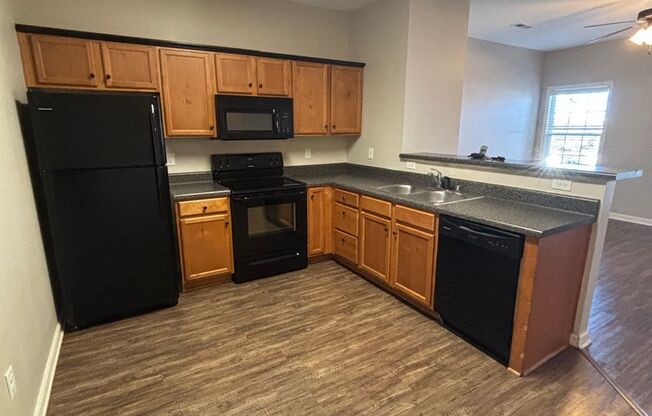 1 bed, 1 bath, 687 sqft, $775, Unit B7