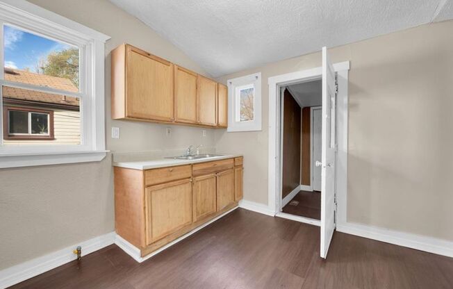 2 beds, 1 bath, $1,100