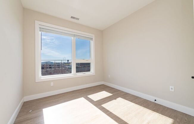 2 beds, 1 bath, 915 sqft, $3,425, Unit Unit 402