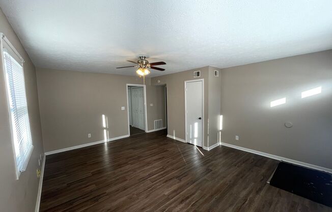 2 beds, 1 bath, $1,100, Unit 52 Morehouse Ct.