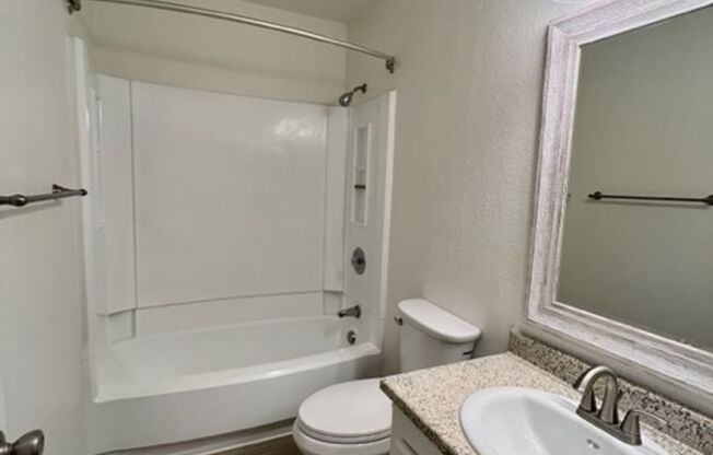 1 bed, 1 bath, 667 sqft, $1,700, Unit 17