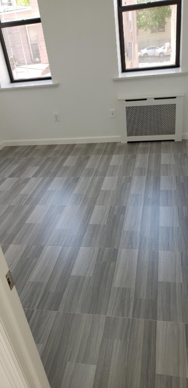 1584 W 10 ST