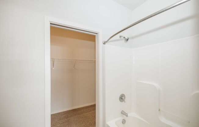 2 beds, 2 baths, 1,008 sqft, $1,740, Unit 128