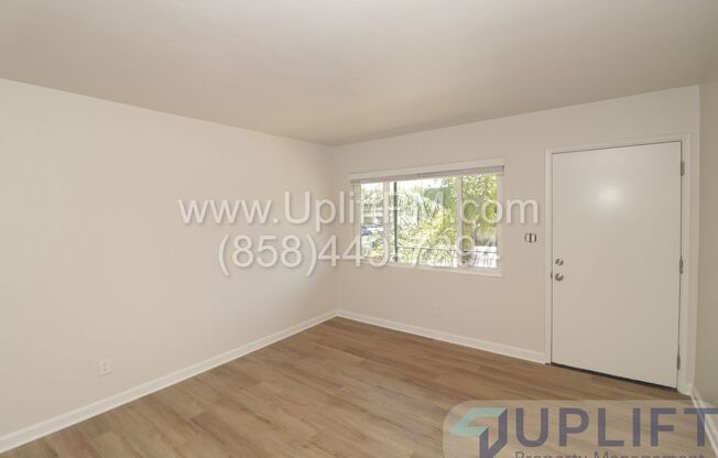 University Ave (7376-92)