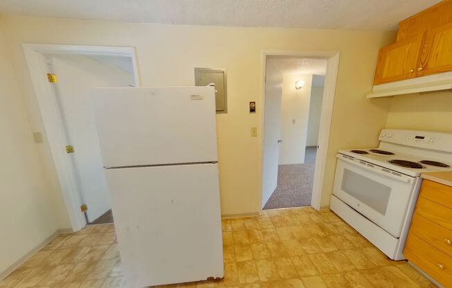 2 beds, 1 bath, $1,200, Unit 6