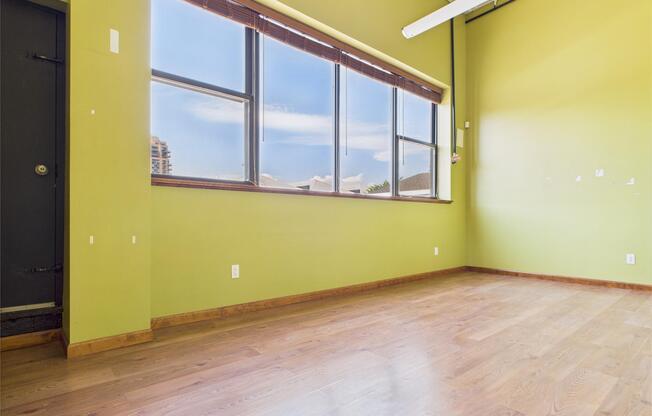 1005 35 AVE