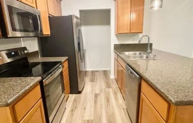 2 beds, 2 baths, 989 sqft, $2,200, Unit 301