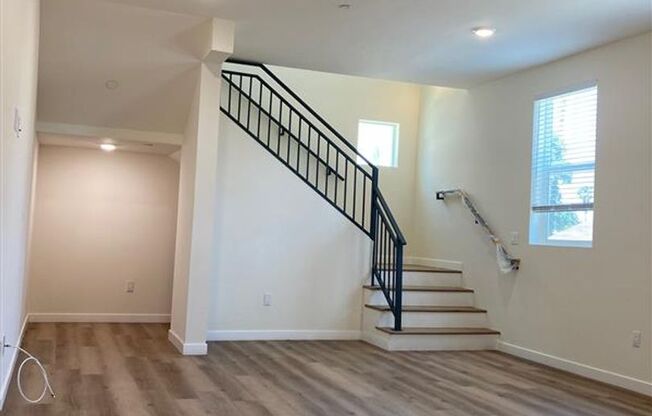 16753-16755 1/2 Sherman Way